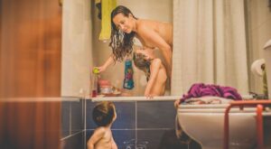 «Lactancia Infinita», las fotografías que apuestan por dar el pecho a los niños sin tiempo ni periodos