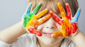 Detectan metales tóxicos en diez marcas de pintura para dedos