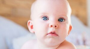 ¿Por qué cambia el color de los ojos en los bebés?