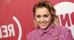 ‘Barbie’ Miley Cyrus brilla con el peor look de semana