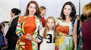 Los dibujos de estudiantes con sordera dan el salto a la pasarela