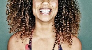 ¡Sí, se puede! Chantal Barlow muestra las mejores sonrisas de 13 mujeres víctimas de violencia de género