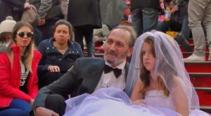 [Vídeo] El matrimonio entre una niña de 12 años y un hombre de 65 que escandaliza al mundo