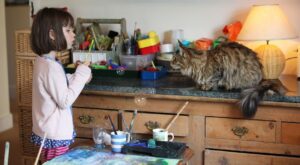 Iris Grace, la niña de 6 años con autismo que hace obras de arte