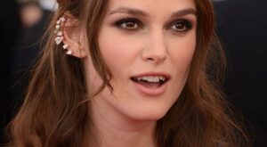 Orejas llenas de piercings: las combinaciones más cool