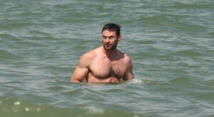 Hugh Jackman salva a sus dos hijos de morir ahogados