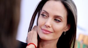 Angelina Jolie, ingresada por su extrema delgadez