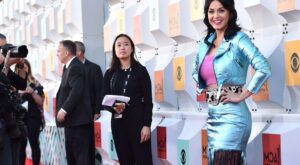 Katy Perry, la cowboy del espacio, peor look de la semana