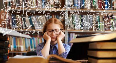 Deberes infinitos vs niños agobiados: ¿cómo ayudarles a afrontar sus tareas?