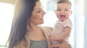 ¿Cómo establecer un vínculo seguro con tu bebé desde los primeros meses?