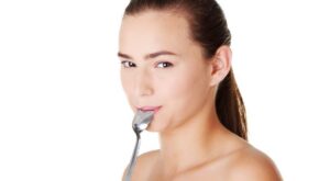 The Buyandi, el nuevo restaurante nudista con una interminable lista de espera