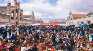 Reunión de diseñadores emergentes en el Mercado de Diseño de Madrid