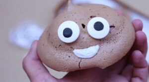 ¡El postre más divertido! Merengue de chocolate en forma de emoji
