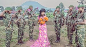 Esta fotógrafa lucha contra el estigma de las mujeres congoleñas violadas en la guerra