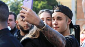 Justin Bieber, el amante de los espejos