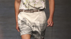 Colores claros y estampado arquitectónico en los diseños de Dolce & Gabbana