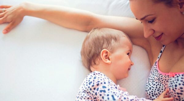 Madres y padres blogueros inician una campaña a favor de la lactancia materna