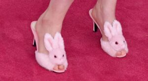 Unas sandalias de conejito se coronan como peor look de la semana. ¿A quién pertenecen?