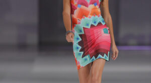 Adriana Lima abre una colección de ensueño para Desigual