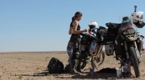 Mujer, madre y motera: la primera española en atravesar el Sáhara en moto y en total autonomía