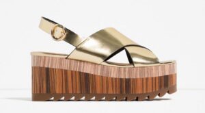 Las sandalias doradas de Zara que provocan quemaduras en los pies