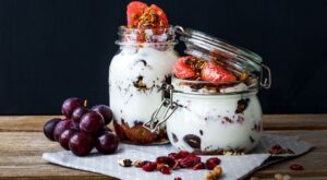 6 toppings para convertir al yogur en el rey de tus meriendas