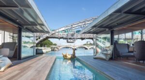 ¡El primer hotel flotante de París ya está abierto!