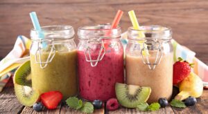 3 ideas de smoothies ligeros perfectos para combatir el calor