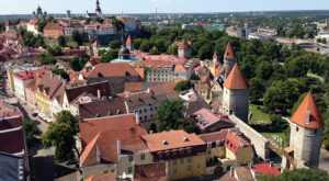 Perdidos por las pintorescas calles de Tallín