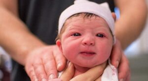 Esta mujer fotografió su propio parto capturando las imágenes más emocionantes
