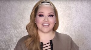 [Vídeo] ¿Es posible hacer un maquillaje completo solo con labiales? El nuevo reto viral de belleza