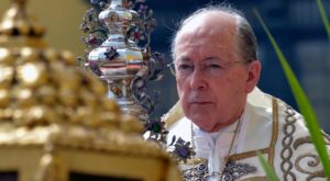 El arzobispo de Lima justifica los abusos sexuales: «La mujer se pone como un escaparate»