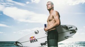 ¡25 surferos que harán que no quieras salir del mar!