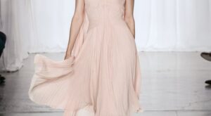 Zac Posen saca su lado más romántico en New York Fashion Week