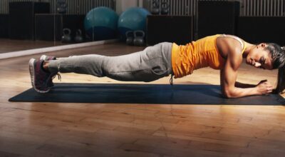 Abdominales isométricos: el comodín para conseguir un abdomen fuerte y plano