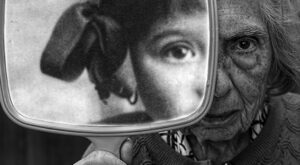 El emotivo homenaje de un fotógrafo a su madre enferma de 91 años