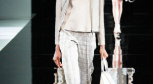 Giorgio Armani viste de color la pasarela italiana