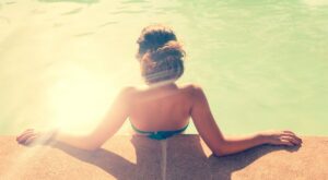 Sugieren a una madre «no ir en bikini a la piscina para no incomodar a los hombres»