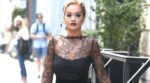 Rita Ora a lo gótica, peor look de la semana