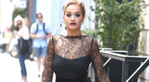 Rita Ora a lo gótica, peor look de la semana