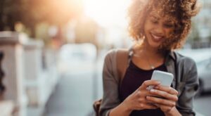 ‘Phubbing’, la tendencia que practicas sin darte cuenta y que pone en peligro tus relaciones