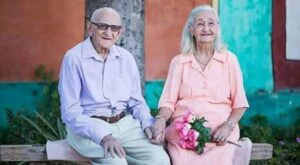 Amor eterno: esta pareja de ancianos celebra 65 años juntos con una adorable sesión de fotos