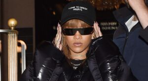 Rihanna con maxi plumífero, peor look de la semana