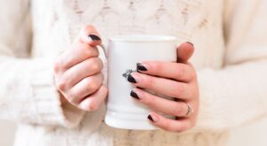 ¡Menos es más! Hazte con la manicura minimalista