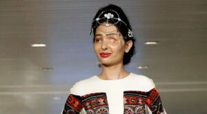 Esta modelo india, víctima de un ataque con ácido, triunfa en la pasarela de Nueva York