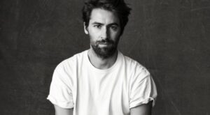 Maestros de la aguja que eclipsarían a sus modelos: los diseñadores más guapos