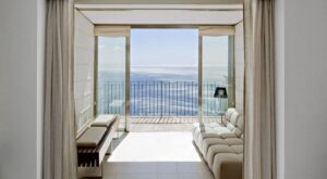 10 espectaculares salones con vistas al mar