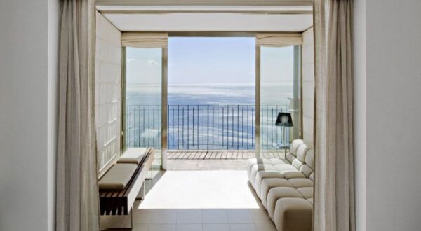 10 espectaculares salones con vistas al mar