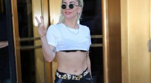 Lady Gaga y su obsesión por los crop tops, peor look de la semana