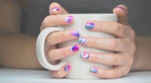 Qué son las water marble nails y cómo hacerte con ellas